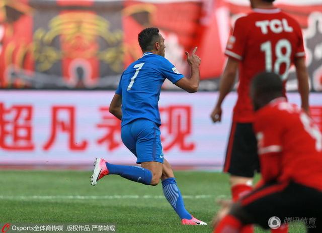 马思纯幽默回应红毯生图：以后用这种速度跑红毯 2019-05-21 5月21日，马思纯在微博晒出一则视频，幽默回应戛纳红毯生图曝光一事，并配文表示：“以后就用这种速度跑红毯，你们就拍不到我了吧？
