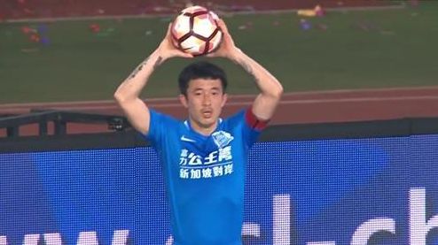 她们以各自的飒爽英姿突破了传统性别属性的束缚，演绎了更为丰富的职业身份与人生可能。