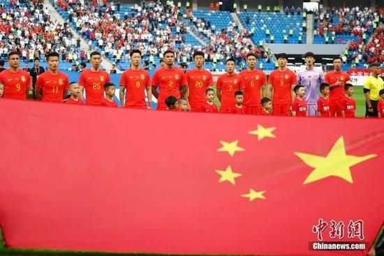 三少爷(林更新饰)与慕容秋荻(江一燕饰)的“缱绻”，阿吉与小丽(蒋梦婕饰)的“徜徉”，慕容秋荻与竹叶青(顾曹斌饰)的“悱恻”，情感脉络可窥 《浪客剑心》续集拍摄花絮 苍紫挥剑激战老翁 2014-02-10 2013年12月末杀青的由佐藤健主演的《浪客剑心》两部续集《京都大火篇》与《传说的完结篇》在京都摄影棚内的拍摄花絮照首度曝光。
