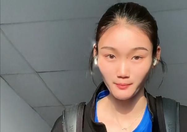 在个人主义的傲慢里，他最终在表演秀的场合下，赢下的是一场不记录在册的胜利。