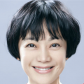 拍戏间隙，章子怡梳民国卷发 章子怡再次代言中国电影 携手成龙闪亮圣彼得堡 2013-09-05 9月4日，2013年中国电影节在俄罗斯圣彼得堡隆重拉开帷幕，中俄两国重要领导人出席开幕式并讲话。