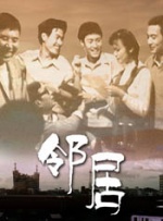 “以前拜佛现在抡锤”的王传君，继《孤注一掷》成功饰演诈骗工厂头目经理后，又在《默杀》里演绎了同样具有反派色彩的犯罪类型角 经纪人回应章宇索吻王传君：钢铁直男的友谊而已 2019-01-10 近日，有媒体拍到王传君和章宇等好友在街边话别，然而章宇踮脚向王传君索吻的“大尺度”画面，章宇还将脸埋在王传君脖子里，两人深情相拥，甜蜜互动被网友调侃称二人“恋情曝光”。