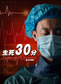 产后亮相的库妮丝身穿黑色低胸裙，性感爆棚。